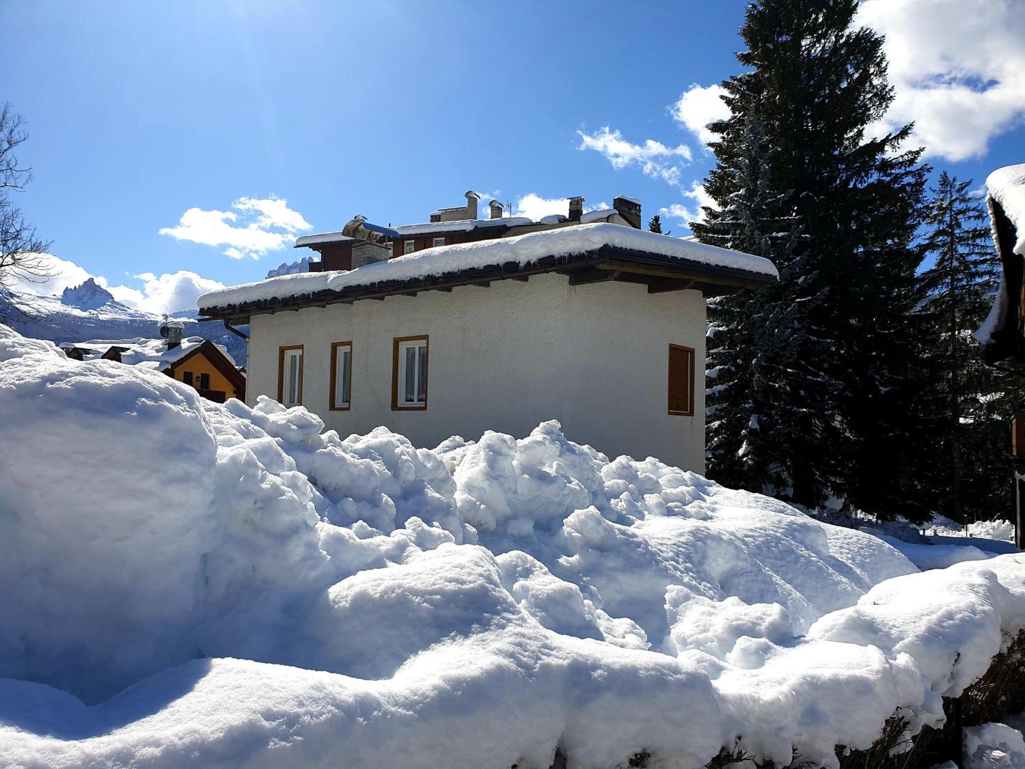 Luminoso Ed Accogliente, Centralissimo Appartamento Indipendente Cortina d'Ampezzo Luaran gambar